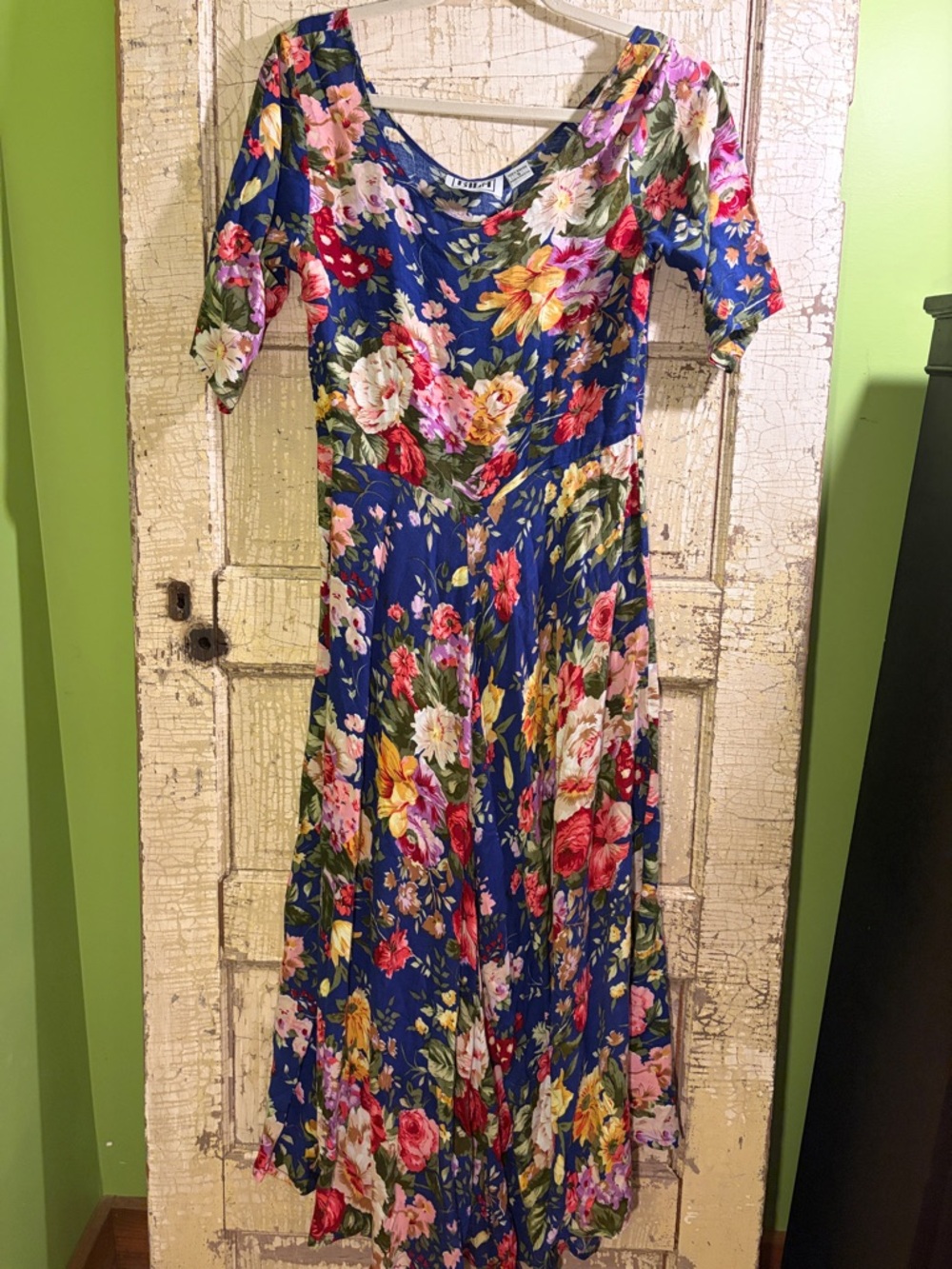 Vintage Bila Floral Midi Dress with Scoop Neck